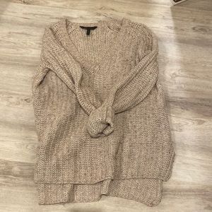 BCBG Emmy Sweater. Slouchy fit. Light brown/Tan. XS